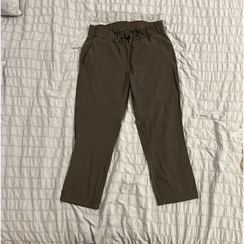 Lululemon cropped pants size 4